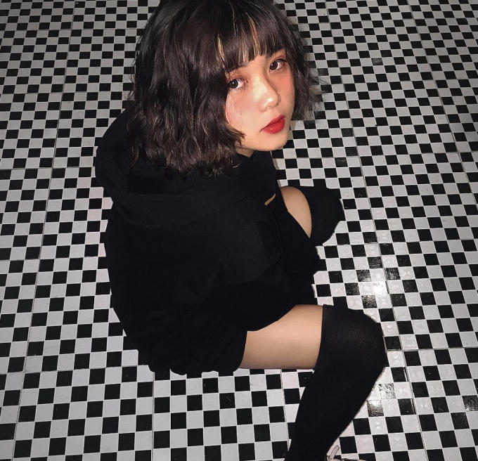 Gương mặt xinh xắn như búp bê.