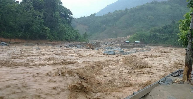 Để tránh dịch bệnh bùng phát người dân cần chủ động thực hiện các biện pháp phòng tránh dịch bệnh sau lũ. Ảnh: minh họa