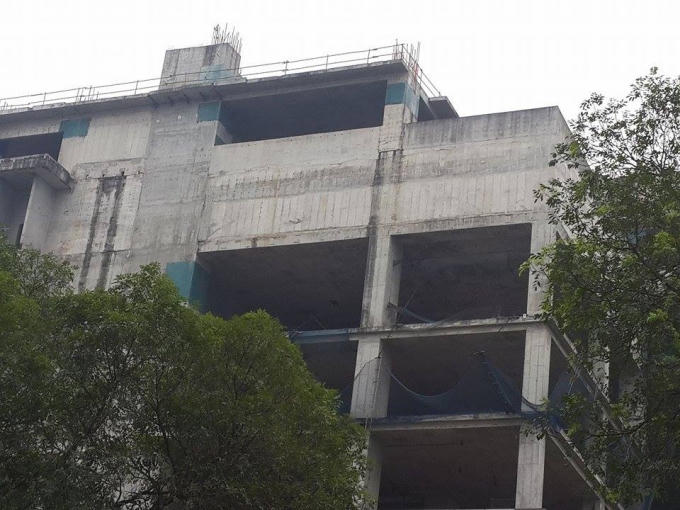 Thiết bị thi công cũng không còn.