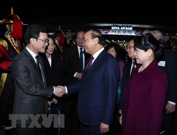 Lễ tiễn Thủ tướng Chính phủ Nguyễn Xuân Phúc và Phu nhân tại sân bay quân sự Seoul, Hàn Quốc. (Ảnh: Thống Nhất/TTXVN)