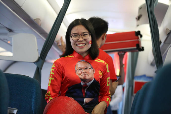 Ch&ugrave;m ảnh: Đội tuyển b&oacute;ng đ&aacute; Quốc gia chuẩn bị l&ecirc;n đường về nước