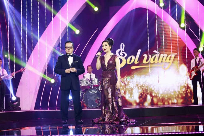 Elvis Phương hát tưởng nhớ những người bạn cũ trong ban nhạc Phượng Hoàng lừng lẫy một thời