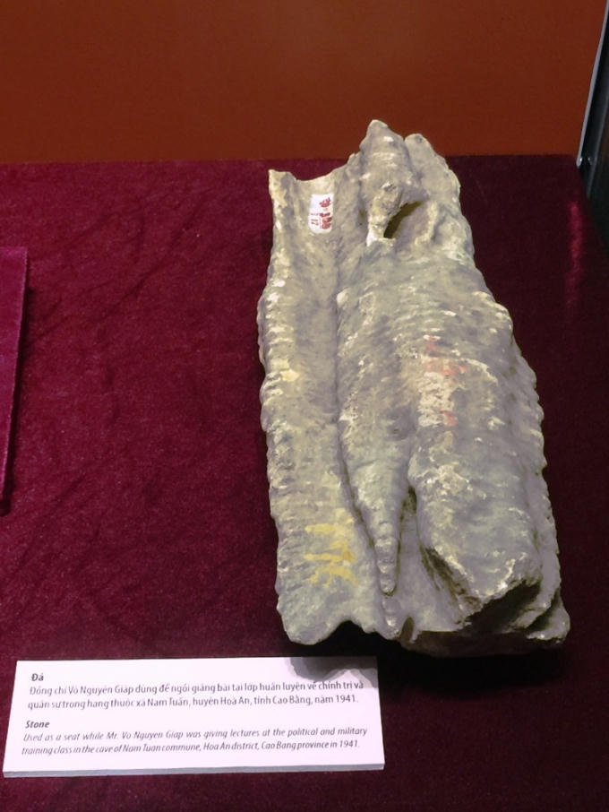 Phiến đá được Đại tướng Võ Nguyên Giáp dùng để giảng bài tại Lớp huấn luyện về chính trị và quân sự tại Cao Bằng năm 1941.