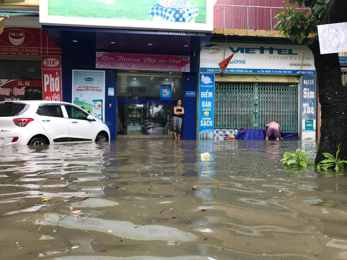 Nhiều khu dân cư cũng bị ngập sâu.