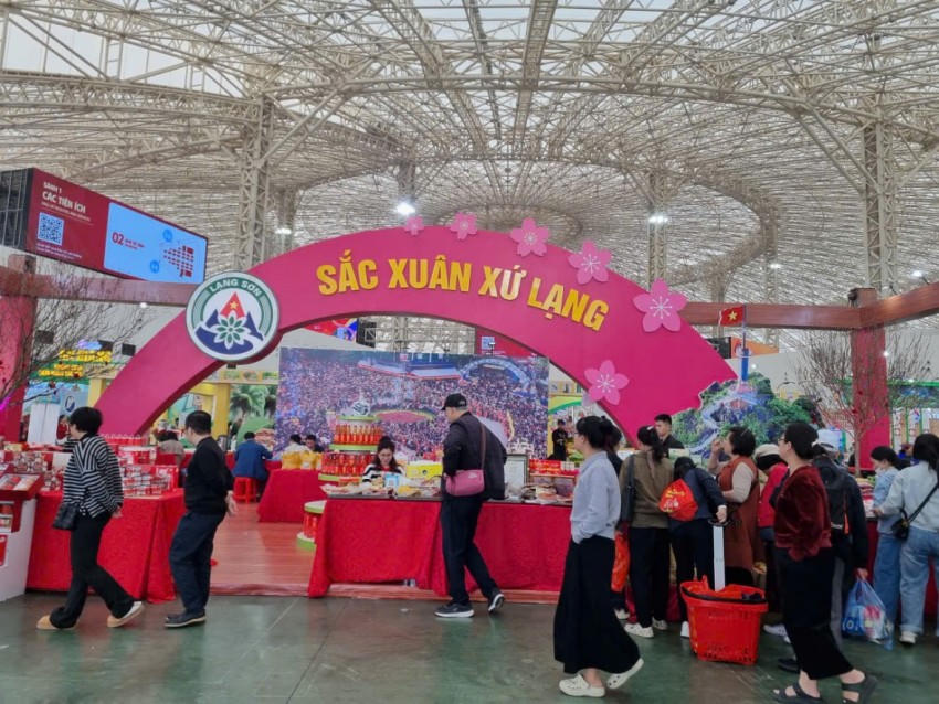 Gian hàng trưng bày sản phẩm của tỉnh Lạng Sơn.