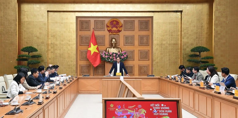 Phó Thủ tướng đề nghị Bộ Công Thương tính toán kéo dài thời gian tổ chức Hội chợ từ 5 ngày lên 1 tuần để tạo điều kiện cho người tiêu dùng trong nước, người nước ngoài tham quan, mua sắm, qua đó tăng hiệu quả tổ chức Hội chợ - Ảnh: VGP/Hải Minh.