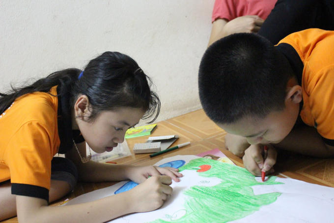 Gương mặt say mê, chăm chú của các ''chiến sĩ nhí''.