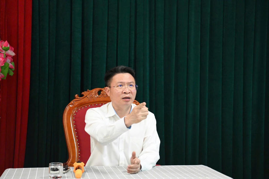 Thiếu tướng Nguyễn Minh Tuấn, Giám đốc Công an tỉnh trực tiếp làm việc với các đối tượng để làm rõ một số nội dung thông tin ban đầu.