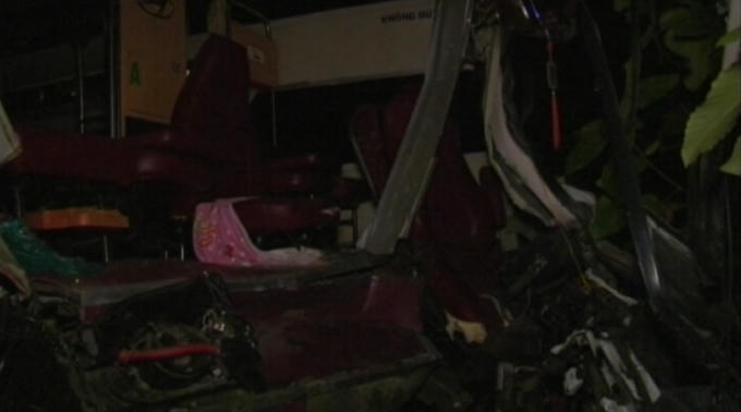 Xe khách biến dạng.