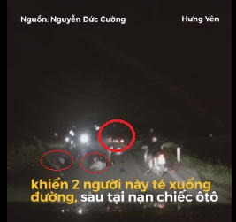 Chiếc xe bỏ chạy để mặc hai nạn nhân nằm giữa đường.