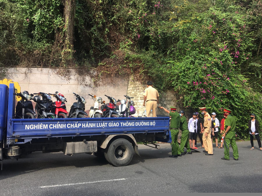 Nhóm thanh niên bị bắt giữ.