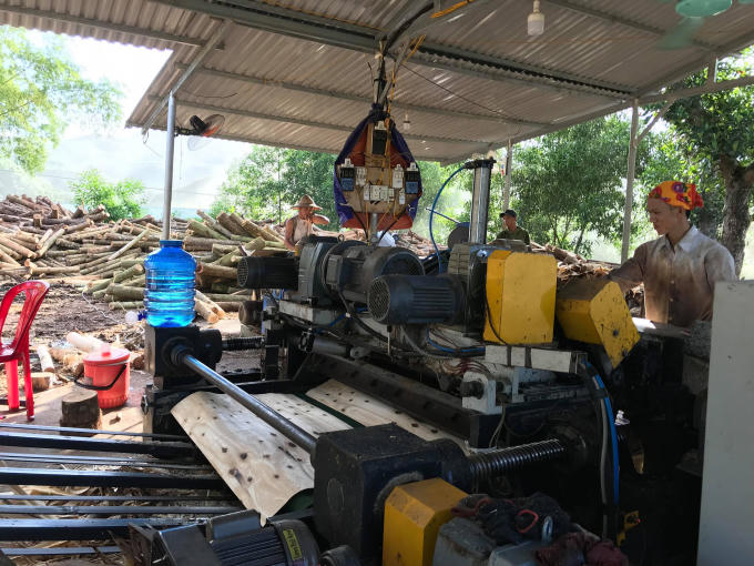 Công nhân làm việc không được sử dụng các thiết bị an toàn lao động.