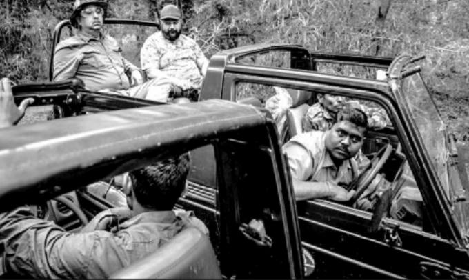 Suốt nhiều tháng qua, lực lượng kiểm lâm và thợ săn vùng Maharashtra săn lùng con hổ đã vồ chết 13 người nhưng không thu được kết quả.
