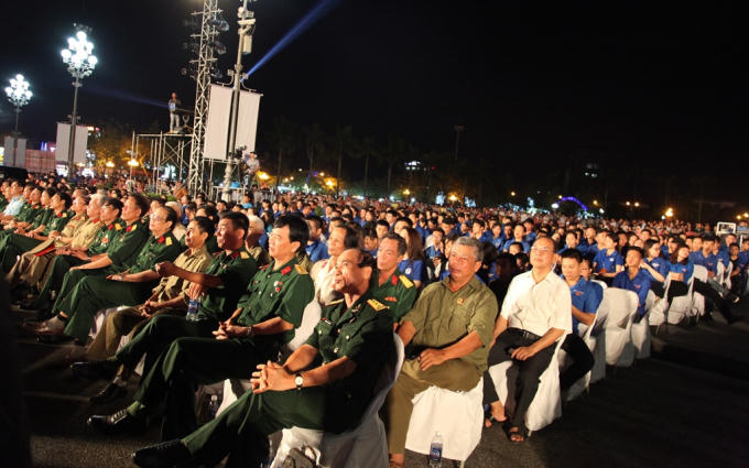 Chương trình thu hút sự quan tâm đặc biệt của nhân dân địa phương. Những kỷ niệm về Bác được nhắc lại khiến khán giả vô cùng xúc động.