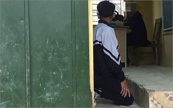 Bắt uống nước giặt rẻ lau, bắt quỳ: Dấu ấn để mầm ác mọc...