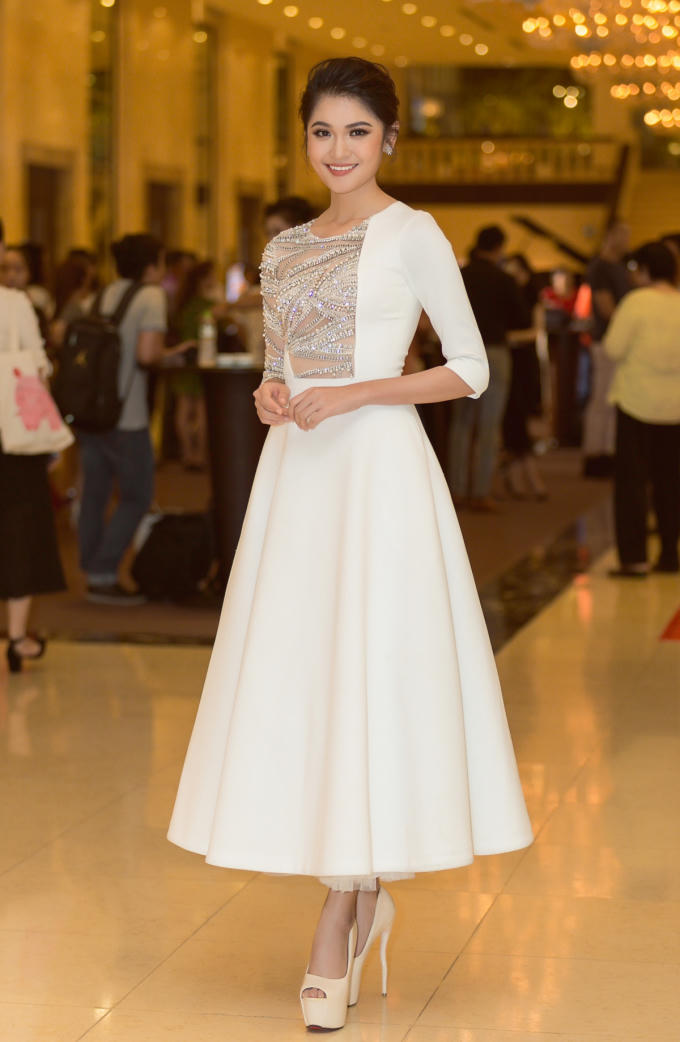 Thuỳ Dung ho&aacute; c&ocirc;ng ch&uacute;a y&ecirc;u kiều hội ngộ với Hoa hậu Mỹ Linh, &Aacute; hậu Thanh T&uacute;