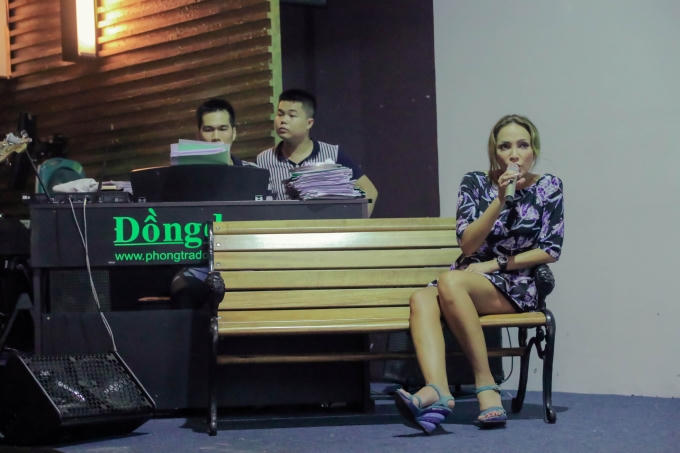 Bằng Kiều đ&agrave;n say m&ecirc; cho Thanh H&agrave; h&aacute;t trước thềm liveshow