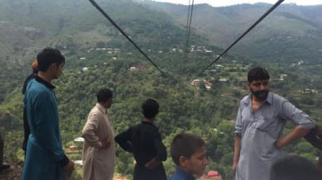 Đứt cáp treo khiến ít nhất 12 người chết tại Pakistan. (Ảnh: Express)