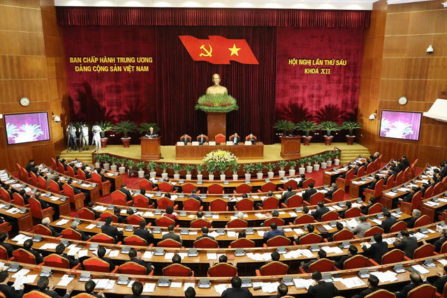 Ki&ecirc;n quyết miễn nhiệm, b&atilde;i miễn c&aacute;n bộ yếu k&eacute;m