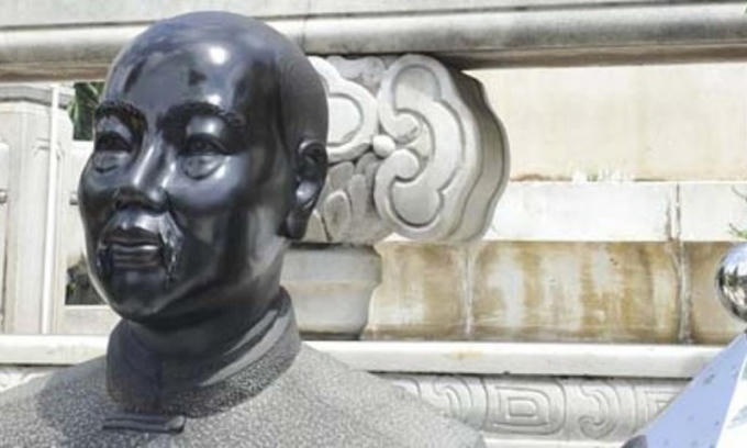 mot_buc_tuong_ong_hua_bon_hoa_jhxs
