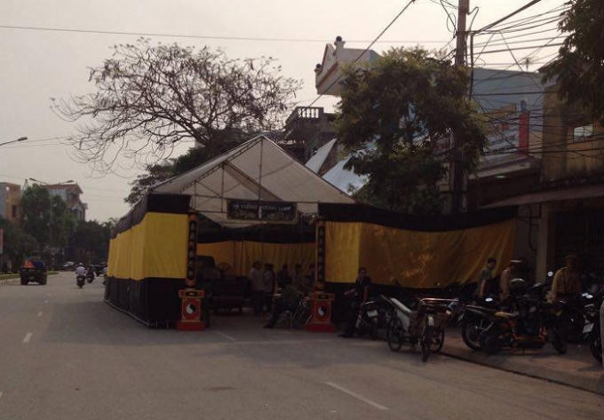 Gia đình tổ chức an táng cho cán bộ chiến sĩ công an bị sát hại.