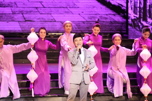 Quang Linh đậm chất Huế trong Về Huế chiều Xuân.