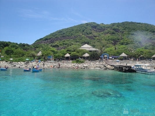 Hòn một là một trong 4 hòn đảo nổi tiếng ở Nha Trang.