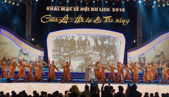 Biển người chen chân tham gia đêm khai mạc lễ hội du lịch biển “Cửa Lò: Hội tụ - Tỏa sáng”