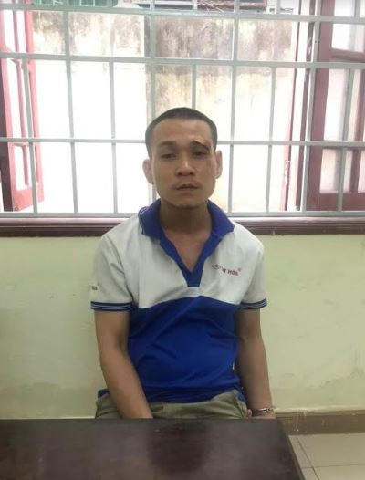 bat-doi-tuong-nem-da-xe-khach-dap-kinh-nha-dan-hinh-anh01231953352