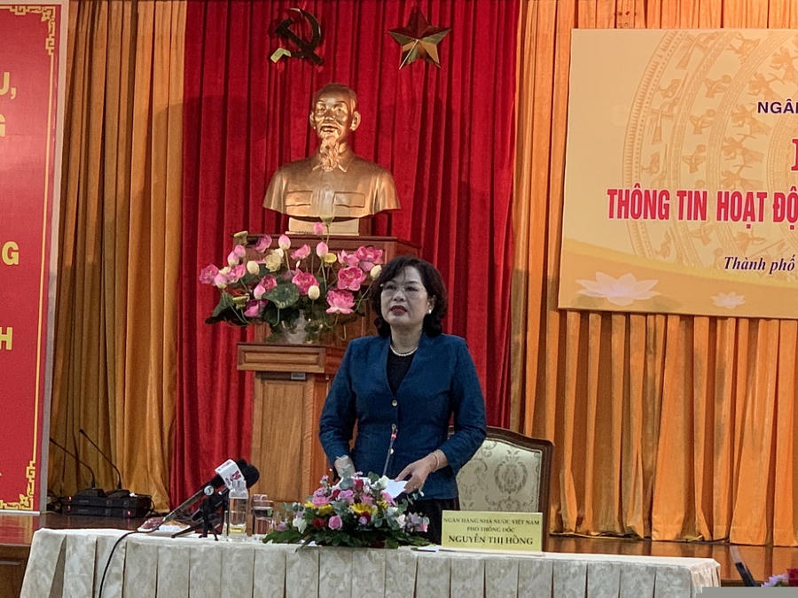 Phó Thống đốc Nguyễn Thị Hồng phát biểu tại buổi họp báo. Ảnh: N.H