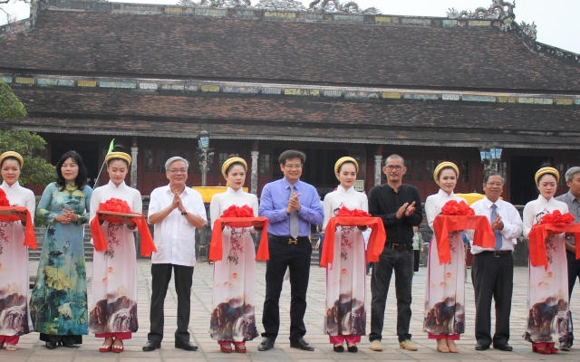 Khai mạc triển lãm “Thơ trên kiến trúc cung đình Huế qua nghệ thuật Trúc Chỉ”