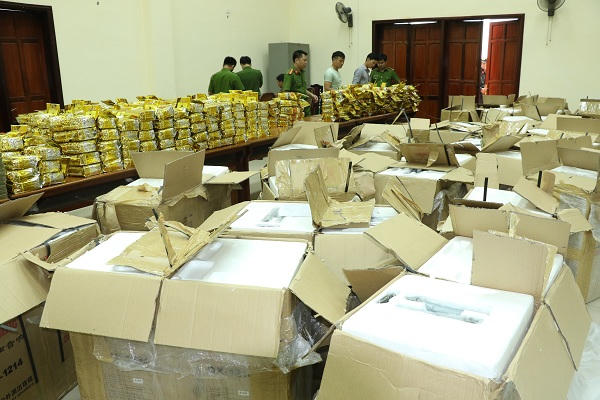 Ma túy đá được giấu trong những chiếc loa thùng.