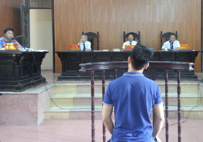 Bị can Tạ Quang Hồng tại phiên tòa xét xử ngày 16/5/2016.
