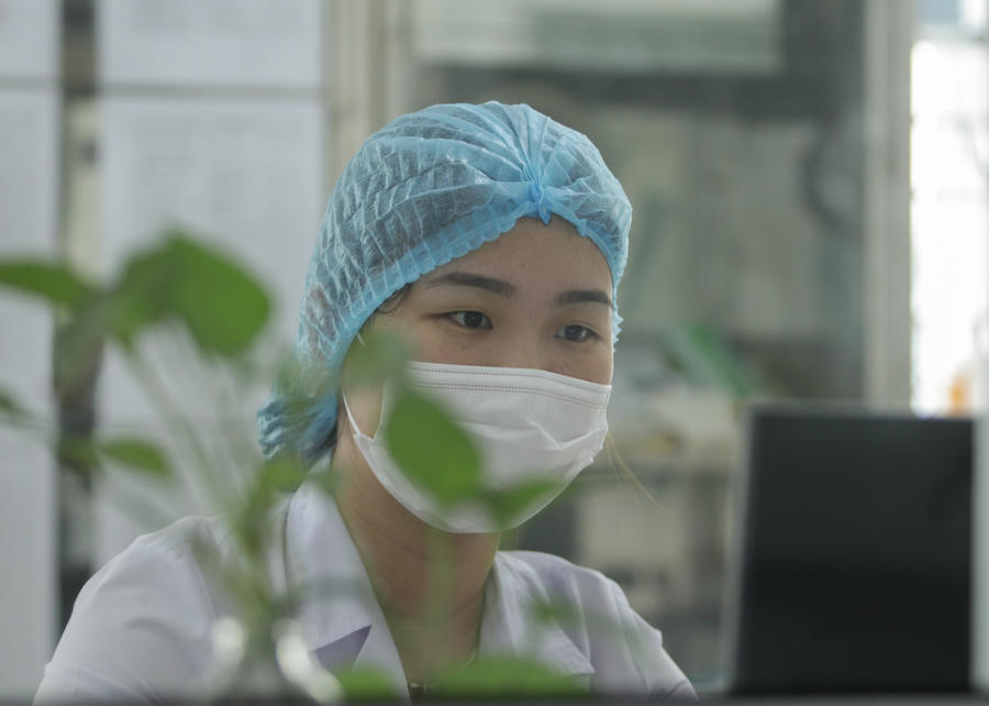 Điều dưỡng Nguyễn Thị Hồng Duyên, bệnh viện Nhiệt đới Trung ương