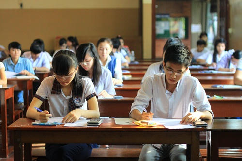 Năm nay, địa phương chịu trách nhiệm hoàn toàn trong công tác in sao, vận chuyển đề thi tới từng điểm thi. (Ảnh: Zing)