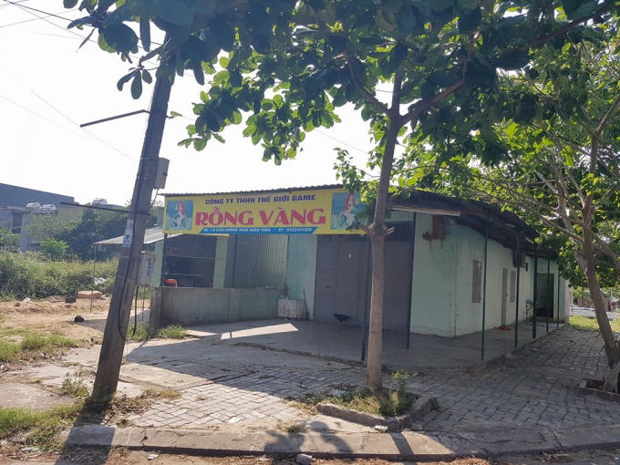 Hiện trường nơi chị H. bị 3 nam thanh niên chém trọng thương.