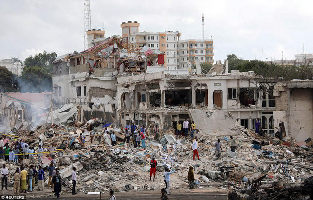 Hơn 300 người thiệt mạng sau vụ đ&aacute;nh bom ở Somalia