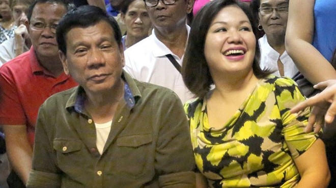 Duterte và bà Avencena trong một sự kiện khi ông còn là thị trưởng Davao. (Ảnh:Kwentongofw)