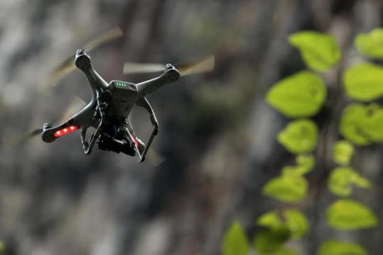 Thái Lan: Thả nhu yếu phẩm vào hang động, mong cứu sống đội bóng mất tích