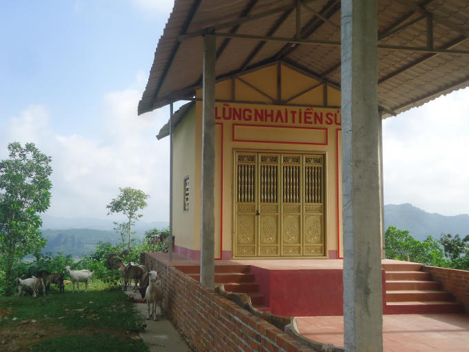 Di tích văn hóa lịch sử Hội thề Lũng Nhai chưa được quan tâm đầu tư xứng tầm. Thành nơi chăn thả dê với đầy rác rưởi bên ngoài.