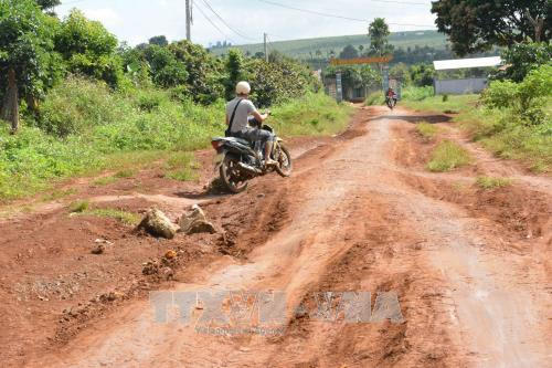 Cà Mau đề xuất tiết kiệm chi ngân sách cho khắc phục đường giao thông nông thôn xuống cấp. Ảnh minh họa: Tuấn Anh - TTXVN