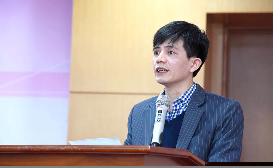 Chủ tịch Công đoàn cơ sở Báo Đại biểu Nhân dân Nguyễn Phúc Huy tổng hợp trả lời các kiến nghị