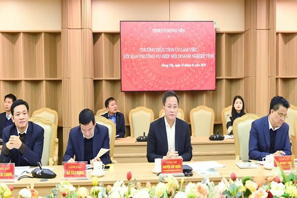 Bí thư Tỉnh ủy Hưng Yên, ông Nguyễn Hữu Nghĩa cùng lãnh đạo UBND tỉnh, các sở, ngành làm việc với Hiệp hội Doanh nghiệp tỉnh.