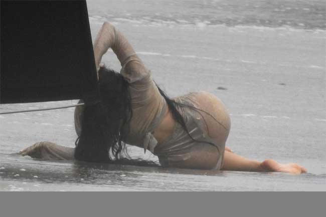 ty phu tre nhat the gioi, hot girl hollywood bi chup len bikini van goi cam ngat tho hinh anh 8