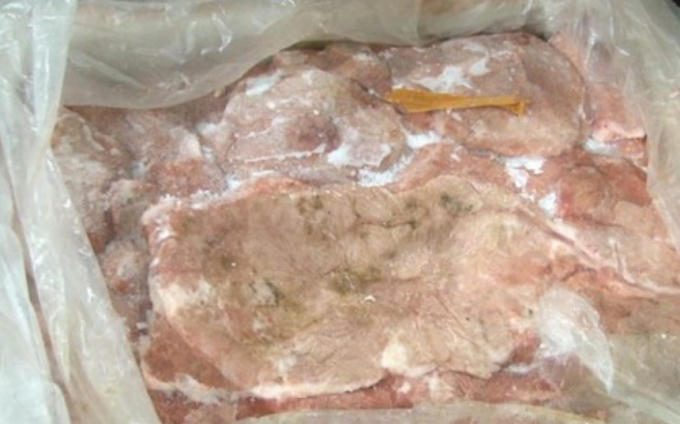 Nầm lợn mốc xanh bốc mùi hôi thối