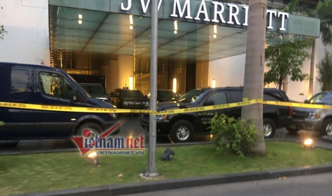 Dàn siêu xe được chuẩn bị sẵn sàng cho chuyến công du của ông Obama. Ảnh: Xuân Hoàng.