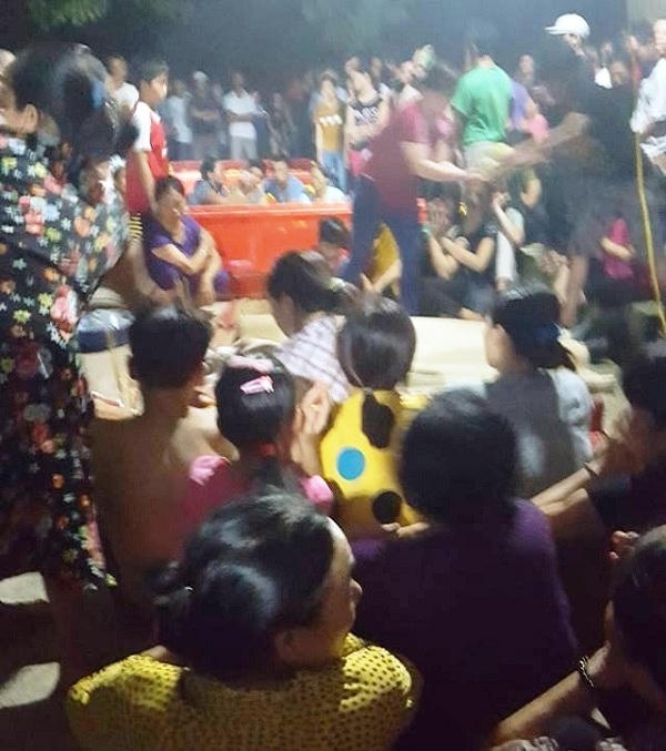 Nhiều người dân trong thôn bàng hoàng trước sự việc quá đau lòng. ( Ảnh người dân cung cấp).