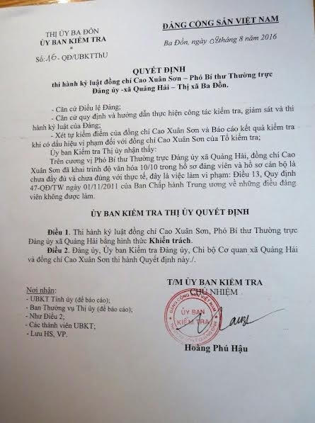 Quyết định kỷ luật đối với ông Sơn do Ủy ban Kiểm tra Thị ủy Ba Đồn ban hành.
