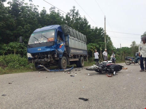 Hiện trường vụ tai nạn giao thông nghiêm trọng. Ảnh: Vũ Hội
