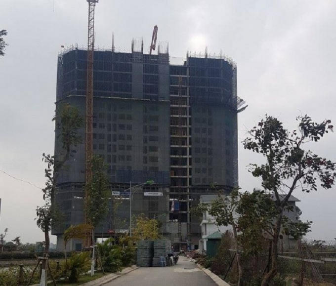 Tòa nhà HH1 đường Đại Mỗ, phường Đại Mỗ của Công ty cổ phần đầu tư địa ốc Alaska đình đã bị đình chỉ hoạt động xây dựng.